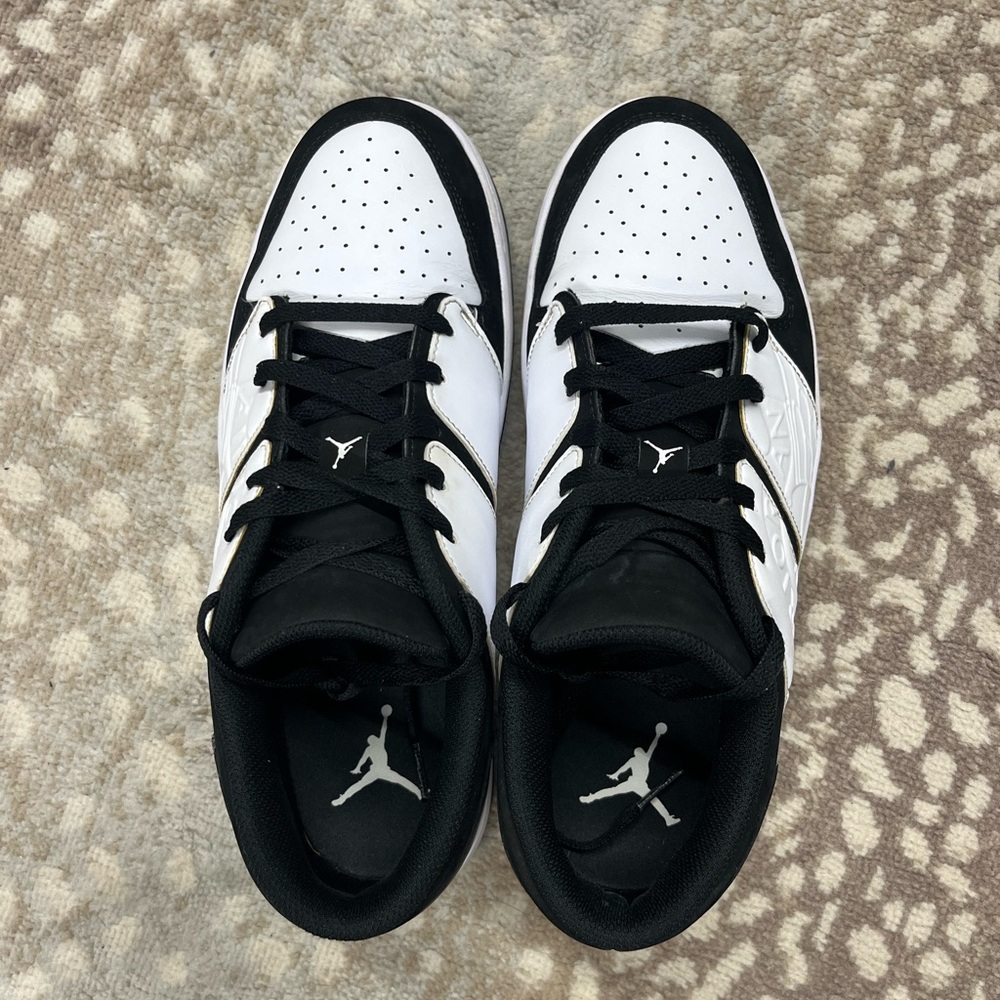 Jordan Men's Black and White Sneakers